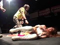 キャット番狂わせッ！ぴんくらばぁFIGHT2011-魅せたい7つのキャットファイト（上巻）-髪を切られた女性カメラマン シャッターチャンスわか vs Aky  サンプル画像 No.2
