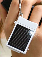 【クリックでお店のこの商品のページへ】携帯用充電器ソーラーチャージeco 白au(CDMA)