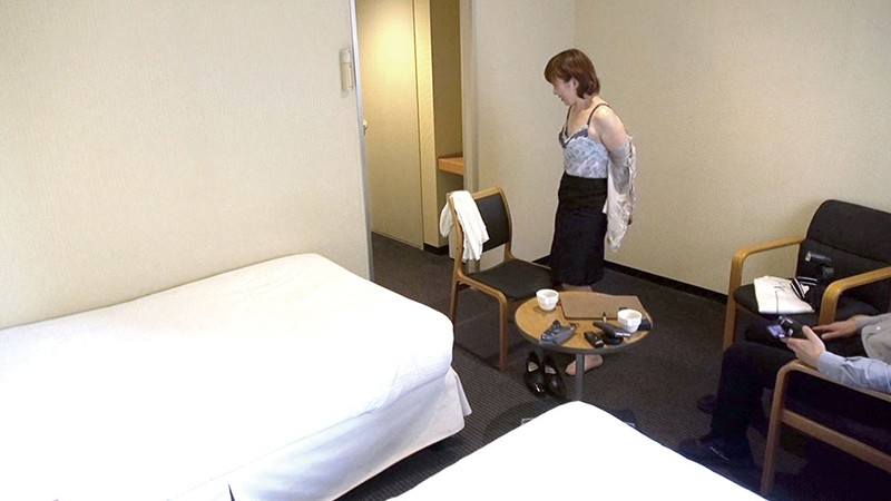 熟女妻面接ハメ撮り［十一］ サンプル画像 No.2