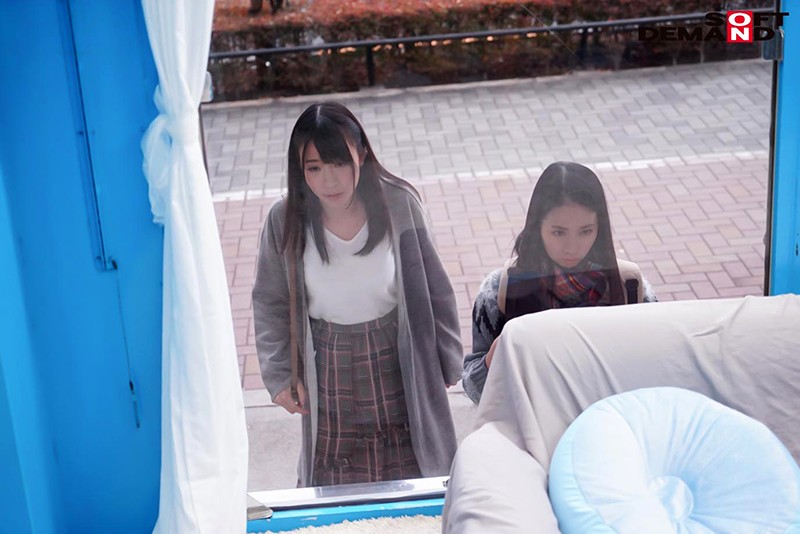 れな(19) マジックミラー号 素人女子大生限定100の質問中に突然デカチンを即ハメ!恥じらいつつも連続ピストンでオマ○コぐちょ濡れ大絶頂!おまけに大洪水! サンプル画像 No.2