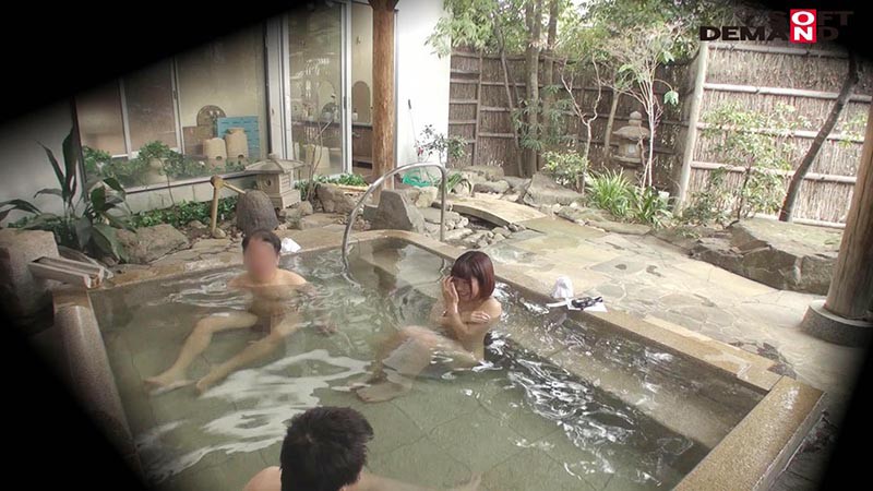 まいこ(21) 石和温泉で見つけた卒業旅行中の美巨乳女子学生のお嬢さん タオル一枚 男湯入ってみませんか? サンプル画像 No.6