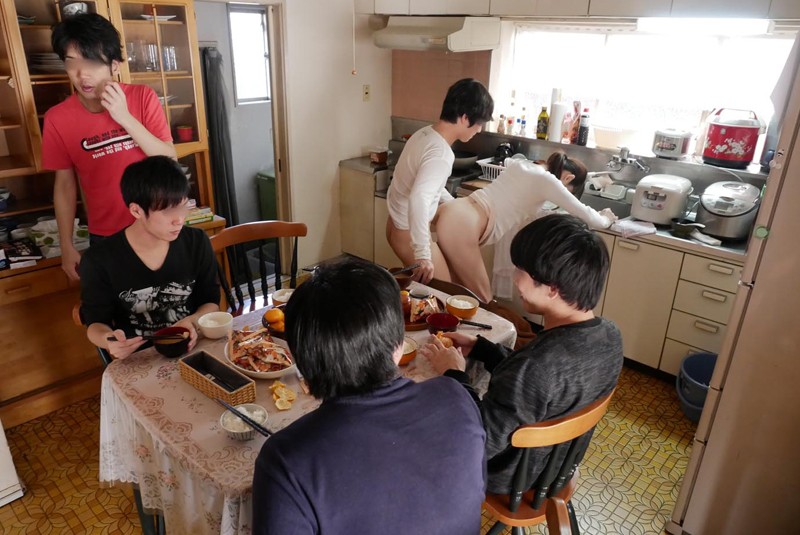 炊事・洗濯・性欲処理 息子&親戚15人と連続セックス朝生活 新年明けましておめでとう近親相姦 今日子(43) サンプル画像 No.6