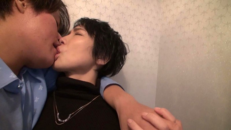 経験人数は主人だけ…本当の快感を求めて上京するはんなり京美人妻 早川りょう 46歳 第2章 更なる刺激を求めて上京し旦那が仕事中の12時間ずーっとイキっぱなし サンプル画像 No.2