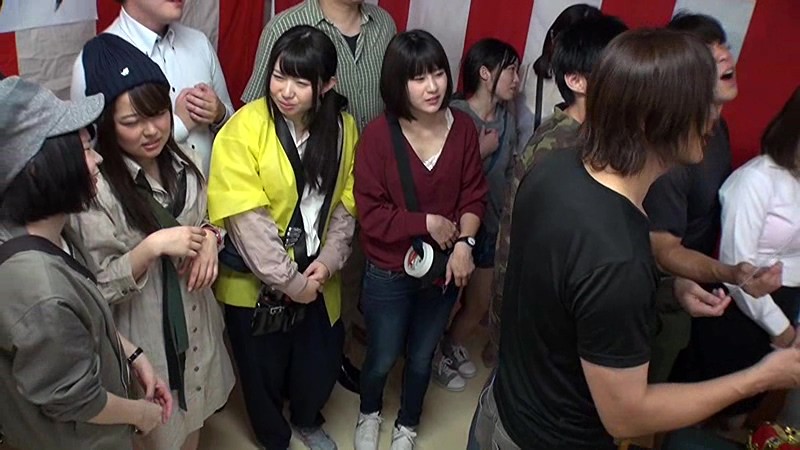 恒例の新年会王様ゲームに強制参加させられても「仕事切るよ?」と言われたら逆らえず大乱交セックスをヤラされて泣き寝入りするしかないサディスティックヴィレッジの女ADと美人メイクさん サンプル画像 No.1