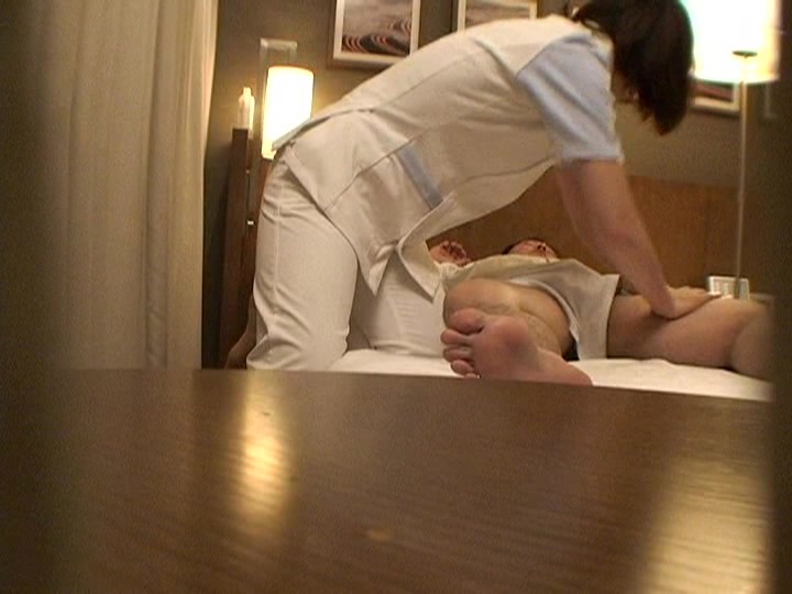 禁断ルポ盗撮 本当にこうだった!!非風俗マッサージで働くセックスレスな人妻とヤレました。 サンプル画像 No.4