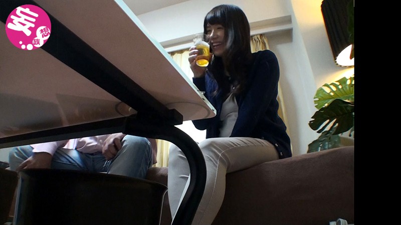 地味で控え目な清楚妻 連れ込みナンパ隠し撮り 「そんなつもりで来たんじゃない」なんて言ってたクセに強引なキスでとろけたエロ顔妻は騎乗位で腰振っても本当は期待してたなんて認めない… サンプル画像 No.1