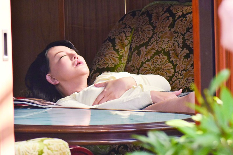 息子の友人に調教された母 サンプル画像 No.1