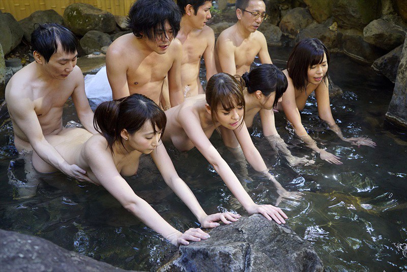 妻の共有化が義務付けられている地区があった…~14名の貞操妻たちが愛する旦那を忘れて夫婦交換中出しスワッピング~ サンプル画像 No.2