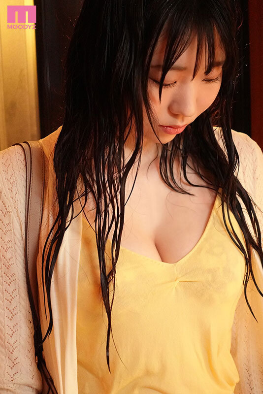 彼女の姉の濡れ‘神乳’誘惑がエロすぎて…。彼女が不在の24時間、一生分の精子出すほどハメまくった…！ 百田光稀 サンプル1