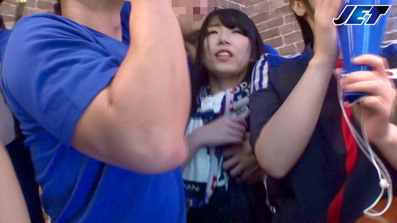 日本代表NTR スポーツバーで観戦中にドサクサにまぎれて揉みまくられた僕の彼女 サンプル画像 No.1