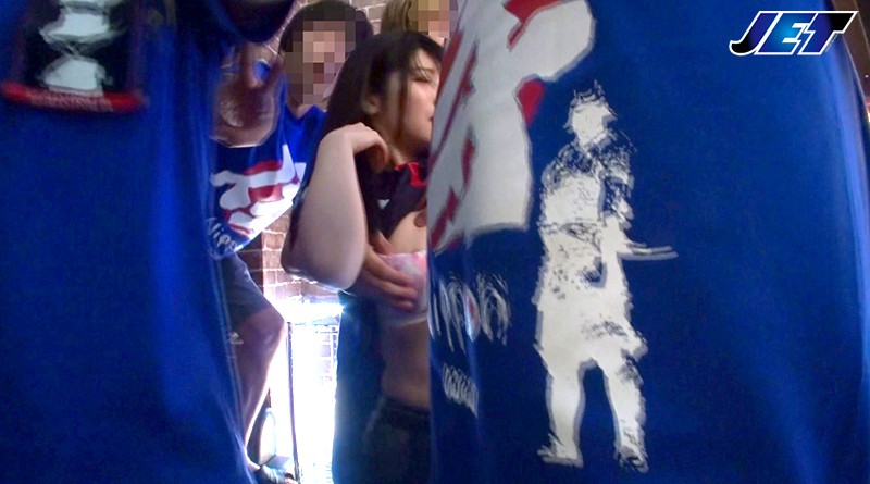 日本代表NTR スポーツバーで観戦中にドサクサにまぎれて揉みまくられた僕の彼女 サンプル画像 No.7