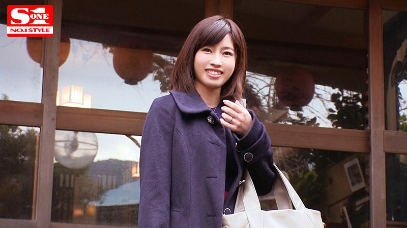 寝取らせ実録 他人に抱かれて濡れる巨乳人妻を公開露出いいなり温泉旅行 奥田咲 サンプル画像 No.1