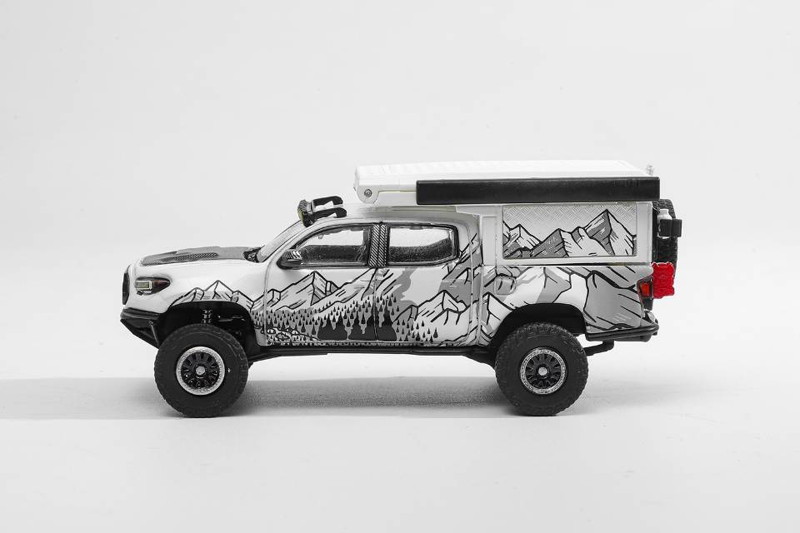 トヨタ TACOMA TRD Pro 2022 （キャンパーバン） ホワイト/アート