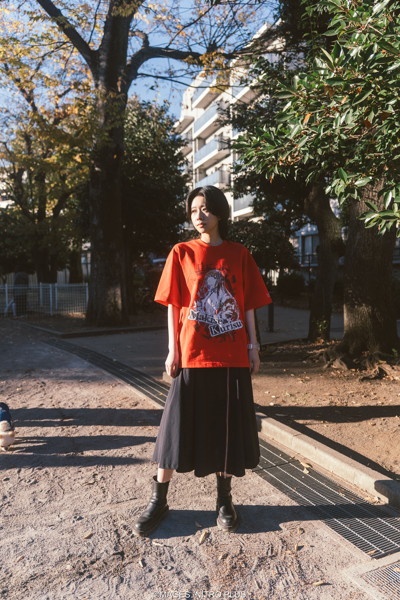 【サイズ S】STEINS；GATE 牧瀬紅莉栖 水墨画風 赤地カラーTシャツ