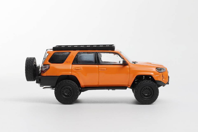 トヨタ 4Runner TRD PRO Overland (LHD) アクセサリー付 オレンジ トヨタ 4Runner TRD PRO Overland (LHD) アクセサリー付 オレンジ
