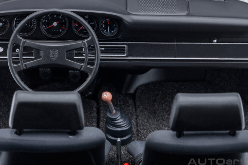 ポルシェ 911 カレラ 2.7 RS (ライトイエロー/グリーン・ストライプ) ポルシェ 911 カレラ 2.7 RS (ライトイエロー/グリーン・ストライプ)