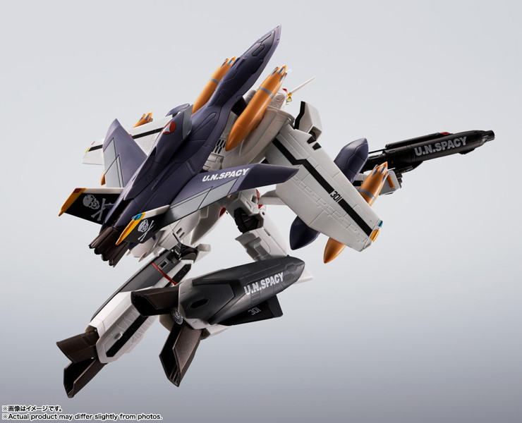 HI-METAL R マクロスゼロ VF-0Sフェニックス（ロイ・フォッカー機） ＋ QF-2200D-B ゴースト