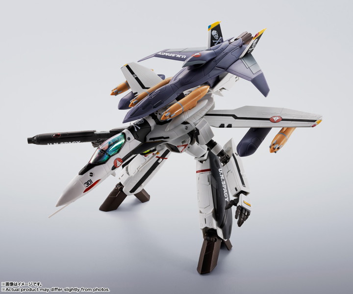 HI-METAL R マクロスゼロ VF-0Sフェニックス（ロイ・フォッカー機） ＋ QF-2200D-B ゴースト