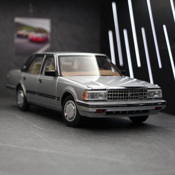 トヨタ クラウン MS122 シルバー（内装ベージュ）