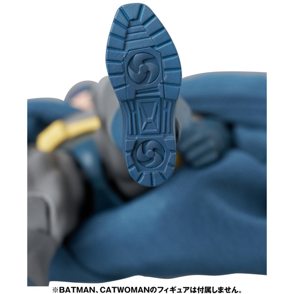 MAFEX BRUCE WAYNE（BATMAN: HUSH Ver.）