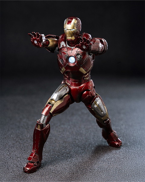 DLX アイアンマン・マーク7（バトルダメージ） Marvel Studios’ The Infinity Saga （マーベル・スタジオの『インフィニティ・サーガ』）