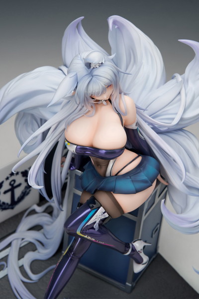 アズールレーン 信濃 寝待の銀輿Ver. LEDアクリル展示ケース付きスペシャル版