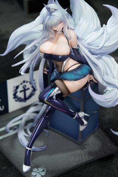 アズールレーン 信濃 寝待の銀輿Ver. LEDアクリル展示ケース付きスペシャル版