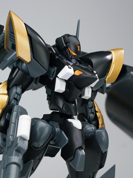 SHEIK MAINLAND ULTRA ACTION TROOPERシリーズ 雲雀（ひばり） 1/144スケール プラスチックモデルキット ブラック×ゴールドVer.