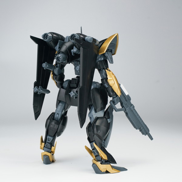 SHEIK MAINLAND ULTRA ACTION TROOPERシリーズ 雲雀（ひばり） 1/144スケール プラスチックモデルキット ブラック×ゴールドVer.