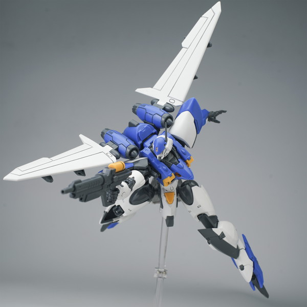 SHEIK MAINLAND ULTRA ACTION TROOPERシリーズ 雲雀（ひばり） 1/144スケール プラスチックモデルキット ブルー×ホワイトVer.