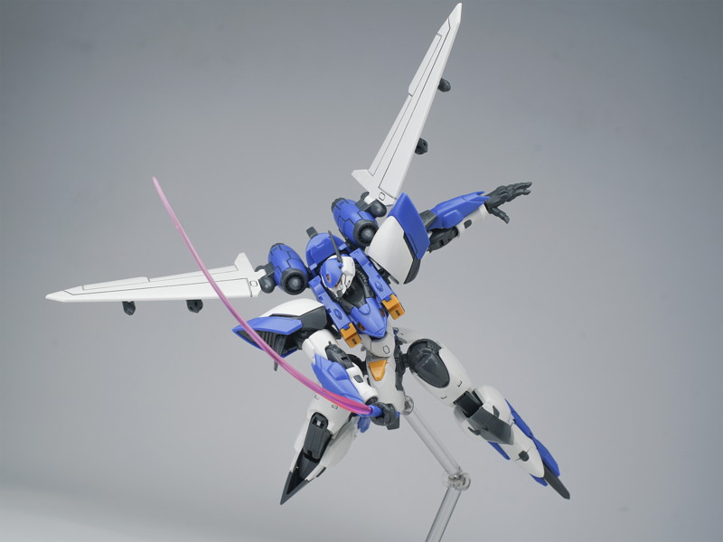 SHEIK MAINLAND ULTRA ACTION TROOPERシリーズ 雲雀（ひばり） 1/144スケール プラスチックモデルキット ブルー×ホワイトVer.