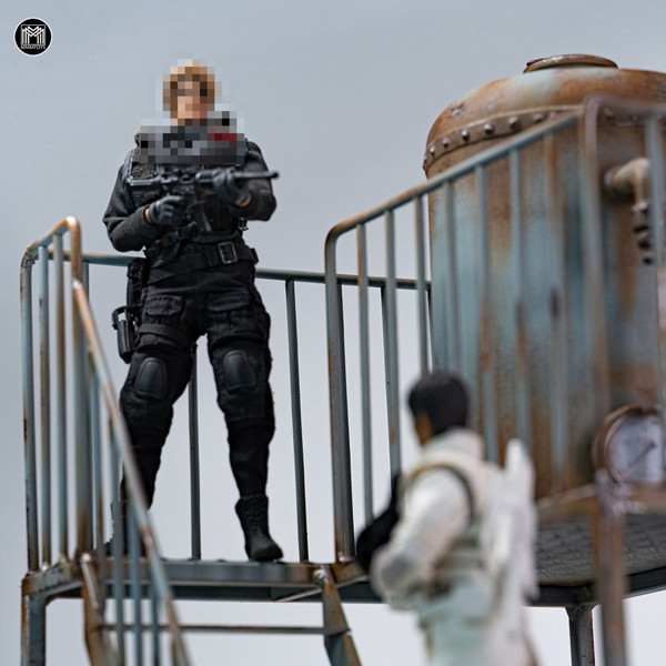 MMMトイズ 1/12 錆びた貯水タンク階段ジオラマ