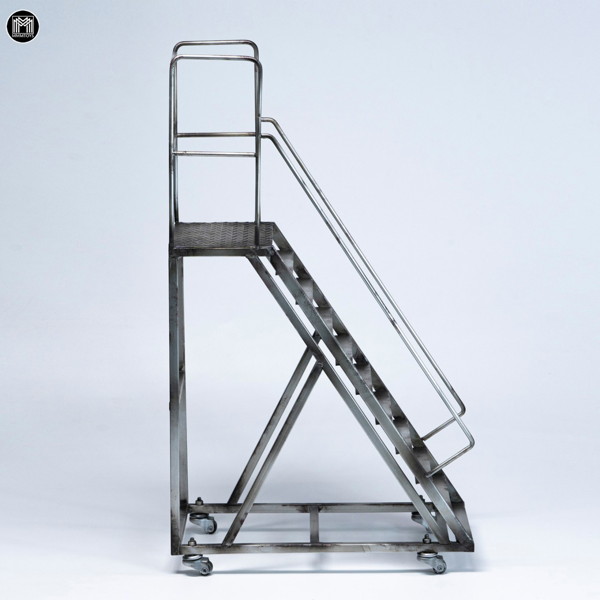 MMMトイズ 1/6 移動式作業用プラットフォームラダー