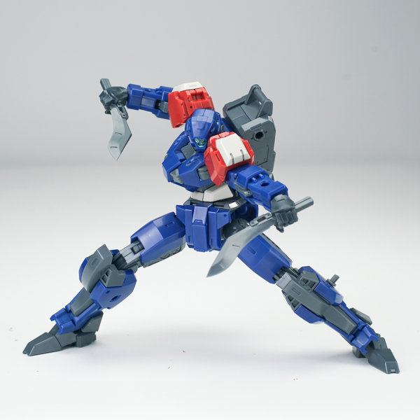 SHEIK MAINLAND ULTRA ACTION TROOPERシリーズ V-gilante（ヴィジラント） 1/144スケールプラスチックモデルキット（ブルー）