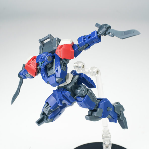 SHEIK MAINLAND ULTRA ACTION TROOPERシリーズ V-gilante（ヴィジラント） 1/144スケールプラスチックモデルキット（ブルー）