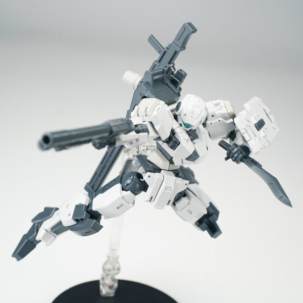 SHEIK MAINLAND ULTRA ACTION TROOPERシリーズ V-gilante（ヴィジラント） 1/144スケールプラスチックモデルキット（ホワイト）