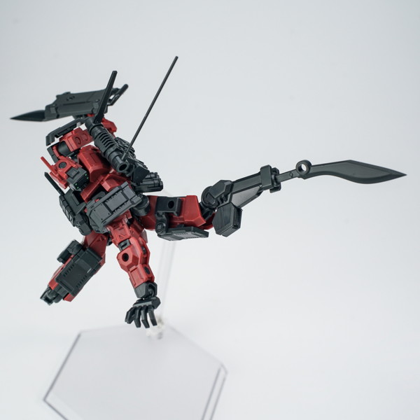 SHEIK MAINLAND 3 min project（スリーミニッツプロジェクト）シリーズ FENRIR（フェンリル）突撃型 1/18スケールプラスチックモデルキット（レッド）