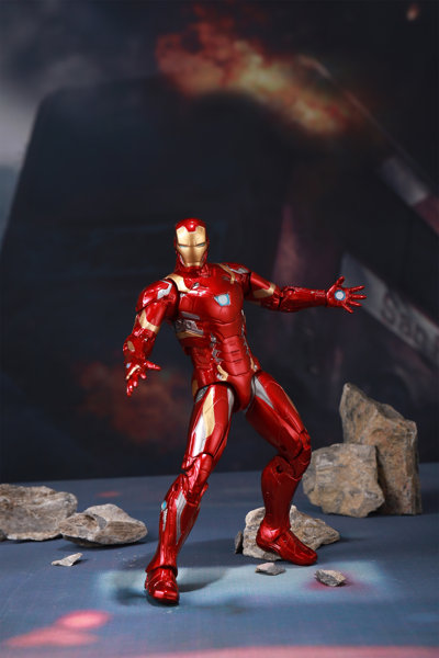 アイアンマン MK46(ライトスタンド付き) アイアンマン MK46(ライトスタンド付き)