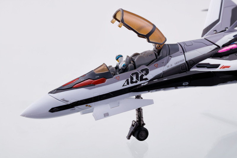 DX超合金 VF-31Fジークフリード（メッサー・イーレフェルト機）