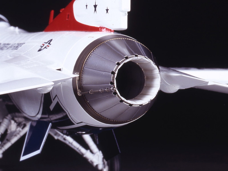 飛行機 1/32 F-16C サンダーバーズ 飛行機 1/32 F-16C サンダーバーズ