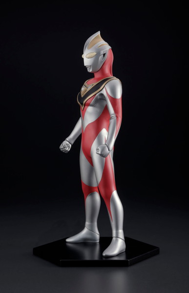 Character Classics CC014 ウルトラマガイアV2