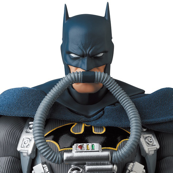 MAFEX STEALTH JUMPER BATMAN（BATMAN: HUSH Ver.）