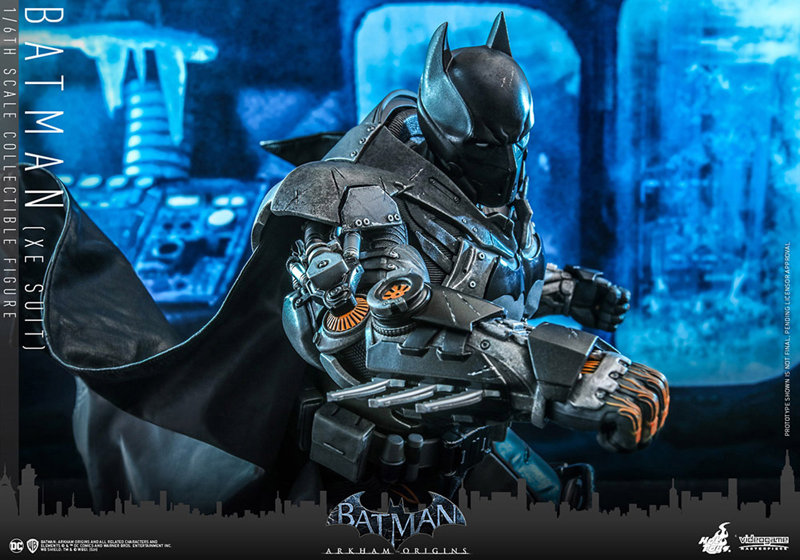 『バットマン:アーカム・ビギンズ』1/6スケールフィギュア バットマン（XEスーツ版）