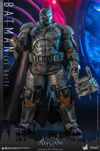 『バットマン:アーカム・ビギンズ』1/6スケールフィギュア バットマン（XEスーツ版）