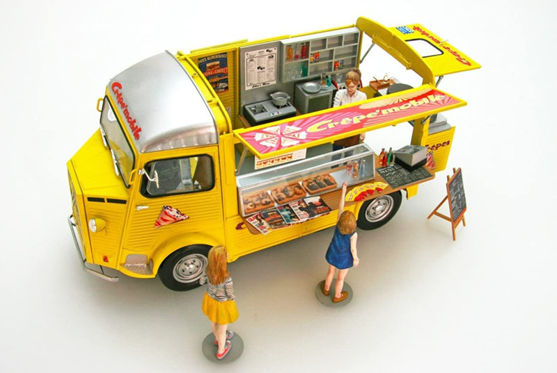 1/24 CITROEN H Crepe mobile with figure 1/24 CITROEN H Crepe mobile with figure