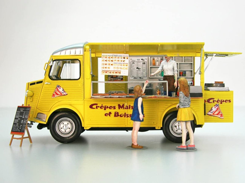 1/24 CITROEN H Crepe mobile with figure 1/24 CITROEN H Crepe mobile with figure