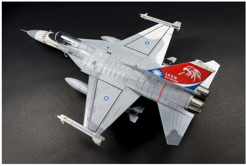 1/48 台湾空軍 F-CK-1C 防衛戦闘機 経国号単座型