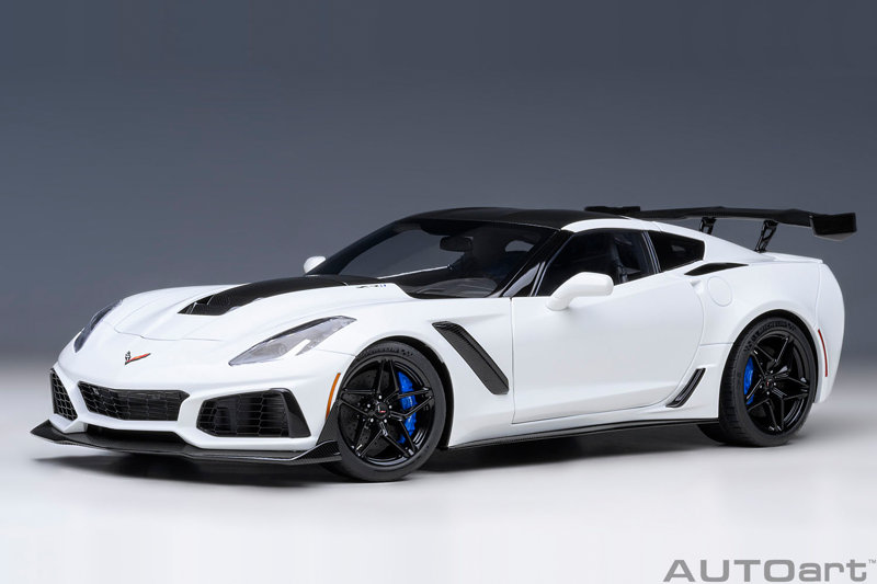 シボレー コルベット C7 ZR1 （ホワイト）