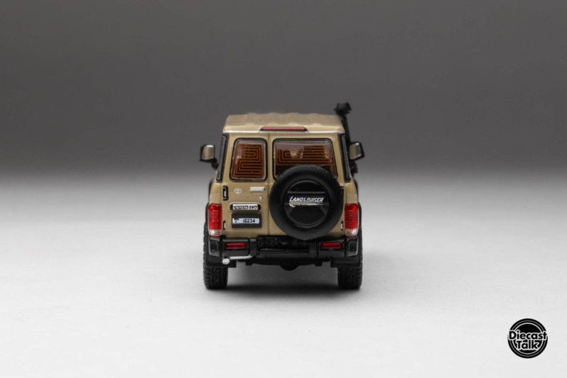 トヨタ ランドクルーザー 70 アラブ仕様 Diecasttalk特注品