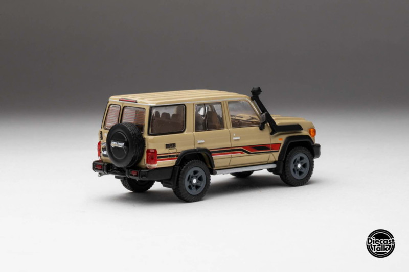 トヨタ ランドクルーザー 70 アラブ仕様 Diecasttalk特注品
